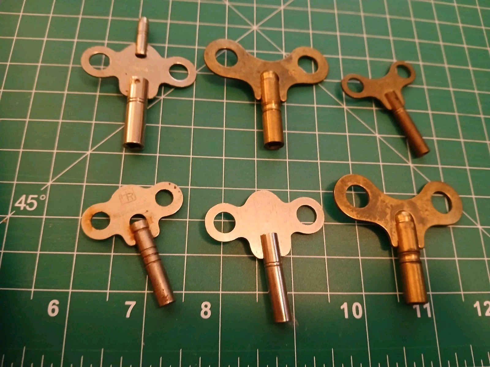6 VINTAGE CLOCK WINDING KEYS LOT, 2.75mm – 5.0mm, Assortment For Square Posts
