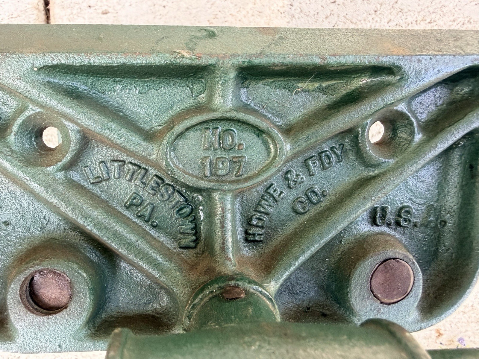 Vintage Howe & FDY Co. under bench screw vise No.197 Littlestown PA. Nice Shape!