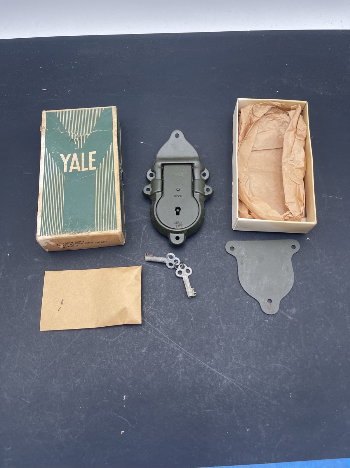 Vintage Yale Metal Trunk Lock TS 249 Army Green W/ Keys & Rivets NOS