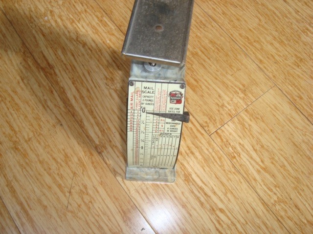 1952 Hanson Model 1546 2 Pound Marbleized Plastic Vintage Mail Scale (F)