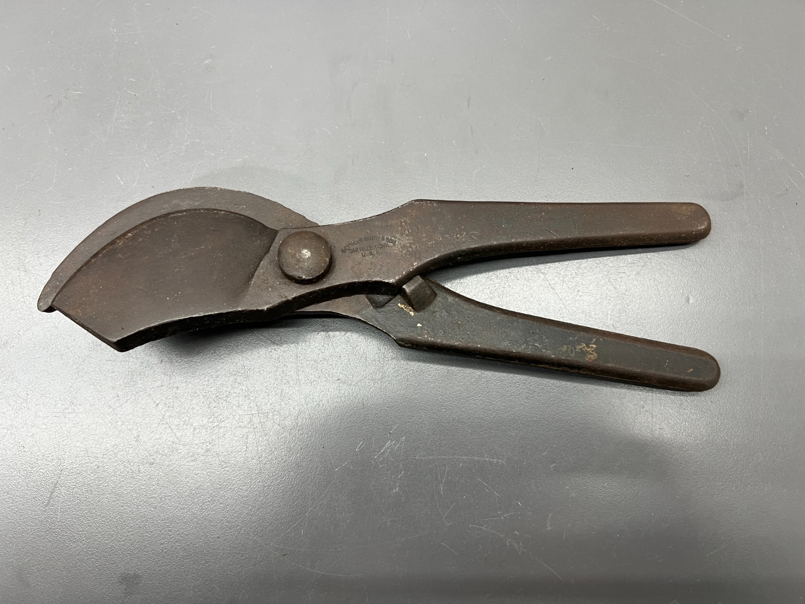 (G) VINTAGE EARLY SEYMOUR SMITH 10″ HEAVY DUTY ANVIL PRUNING SHEARS – USA