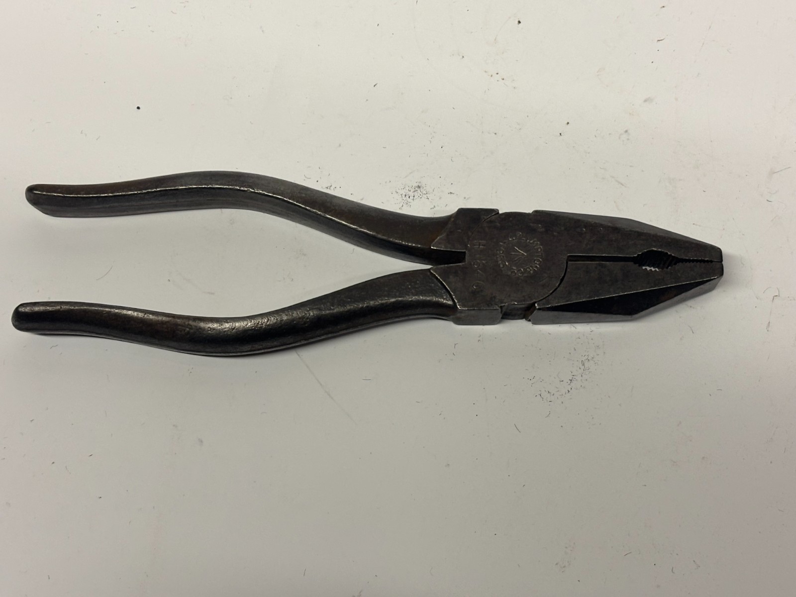 VINTAGE MILITARY ISSUE C.PLUMPTON 6-1/8″ 1953 COMBINATION PLIERS.