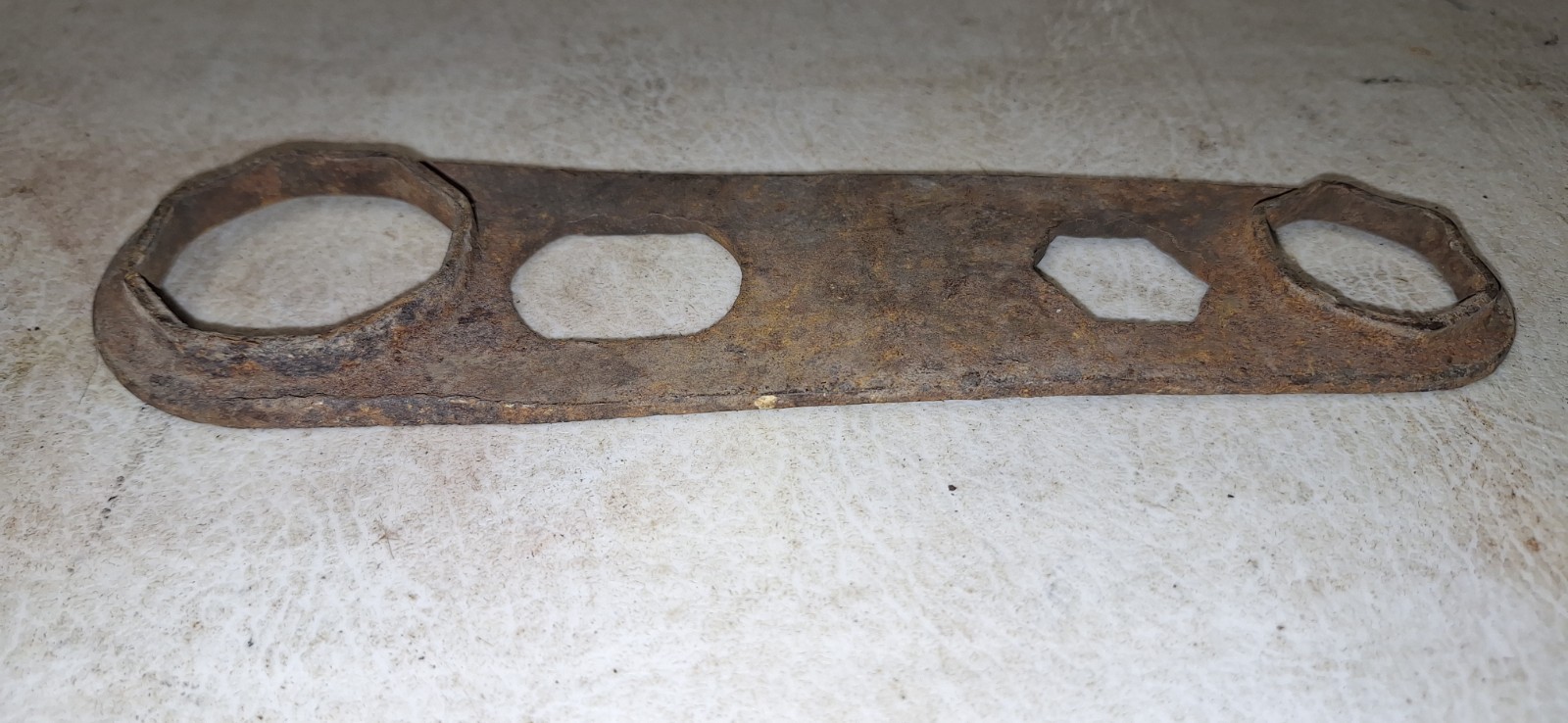 Ford VINTAGE ANTIQUE MODEL T CAR HUB CAP WRENCH ORIGINAL