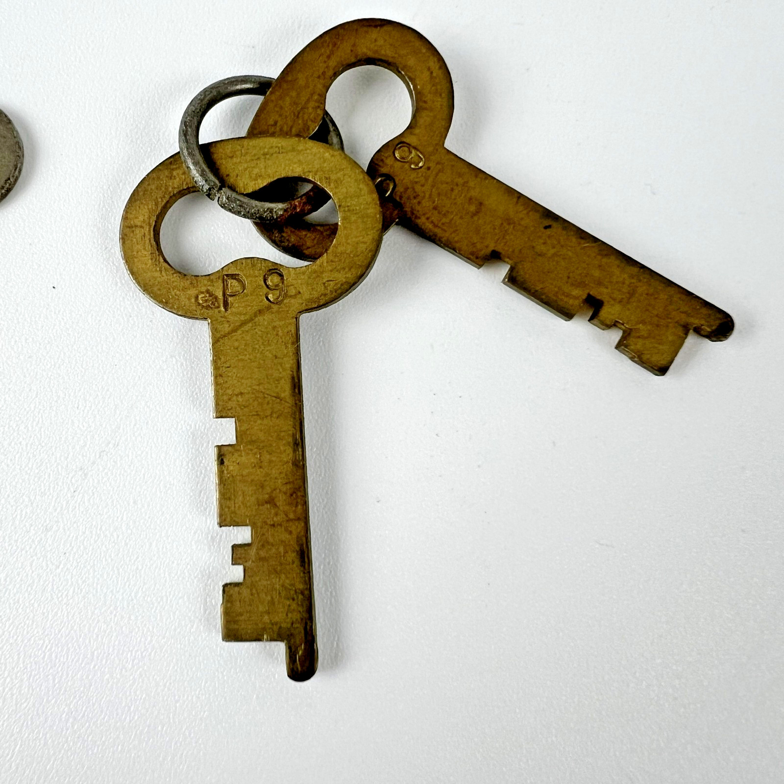 Lot of 95 Vintage Skeleton/Barrel Keys Various Shapes LOT #3 Eagle Codes? X101