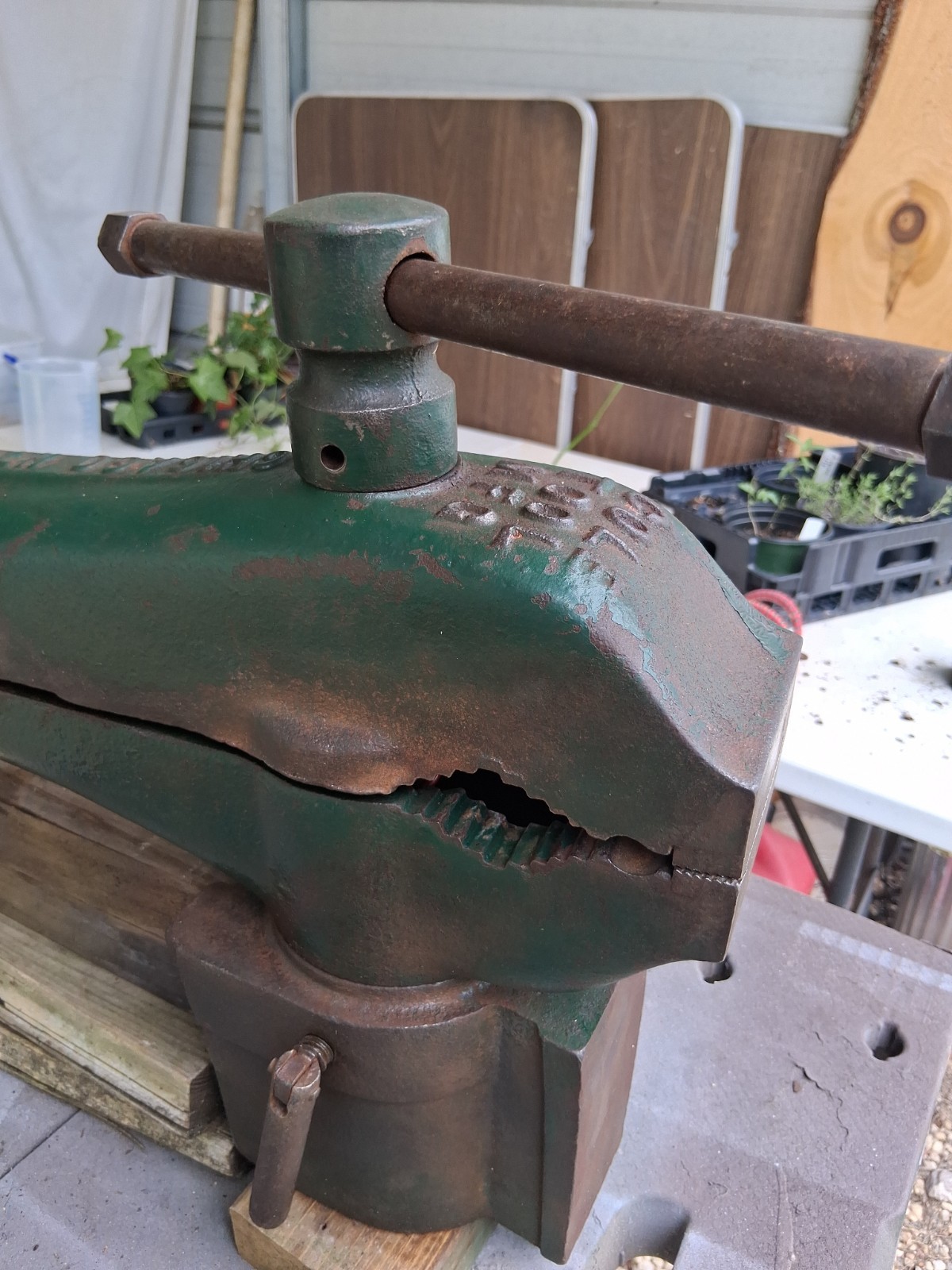 VTG Cole Tool Mfg Chicago Hts Ill No. 11 Post vise w/ Anvil Tip Working “Read”
