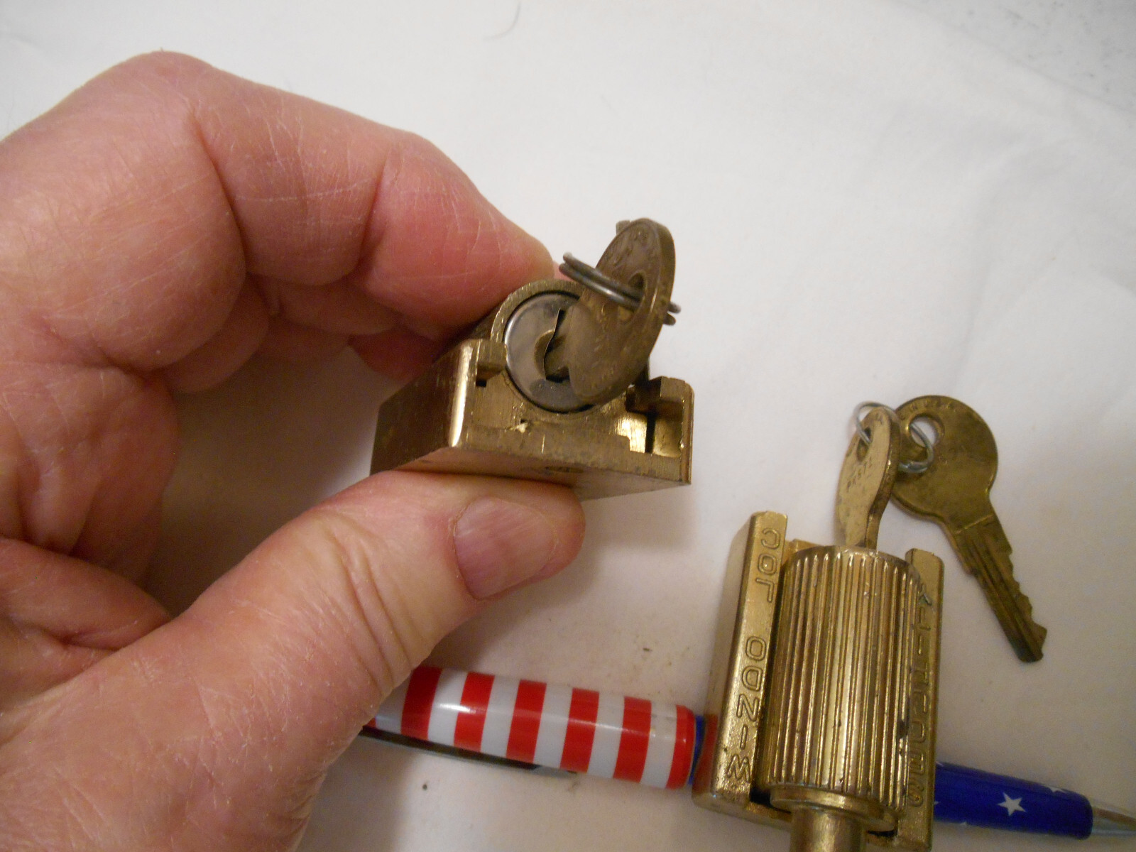 2 Vintage Security Hdwe Co Keyed Window Patio Door Windo Loc Locks w Keys USA