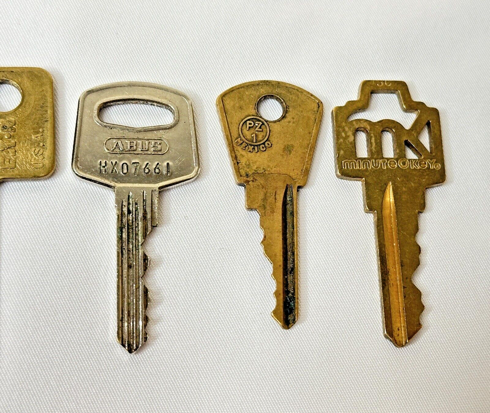Lot of 19 Vintage Keys – TAYLOR, ILCO, NATIONAL KEY CO, YALE, BRASS WINNER INT.