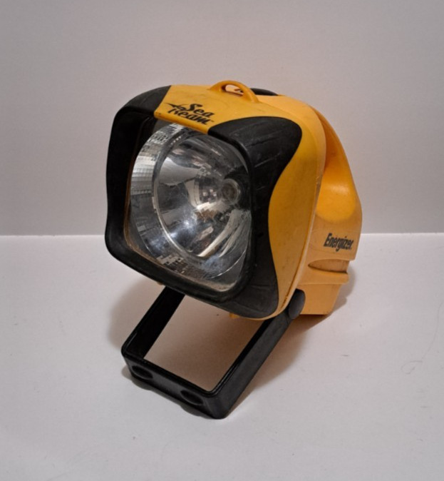 Energizer Sea Beam Flashlight w/Handle VTG, 6 V Battery Not Included, Tested