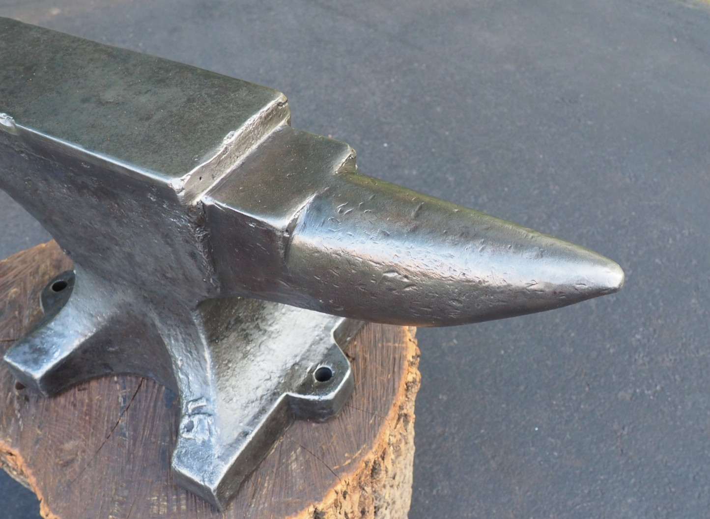 BIG 1940s FACTORY “FISHER NORRIS” BLACKSMITH 150LBS ANVIL ANTIQUE VISE RR BLADE