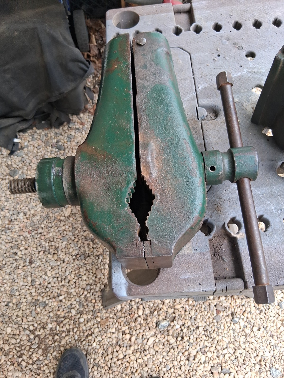 VTG Cole Tool Mfg Chicago Hts Ill No. 11 Post vise w/ Anvil Tip Working “Read”