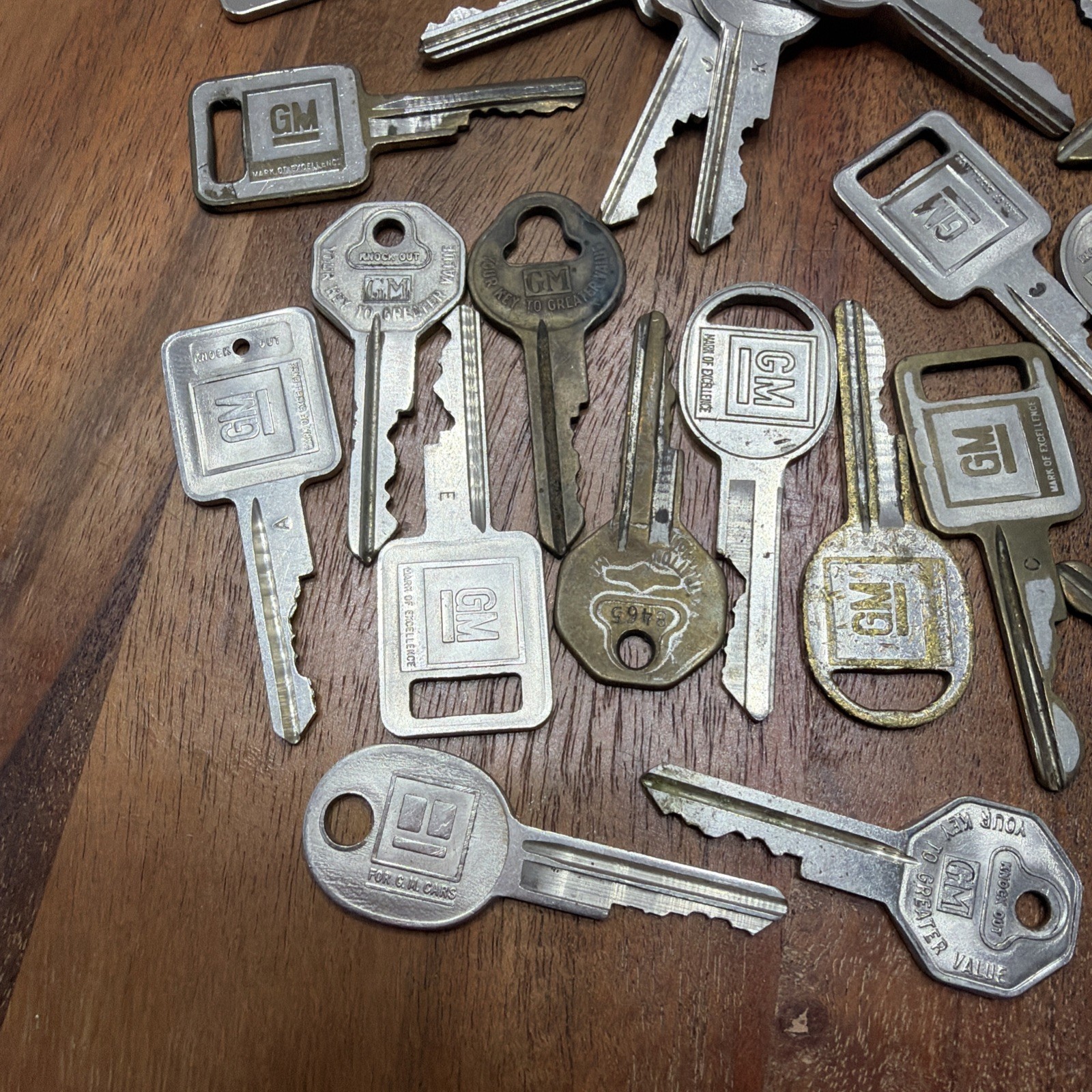 Lot Of 30 Vintage GM General Motors Car Truck Ignition & Door Keys