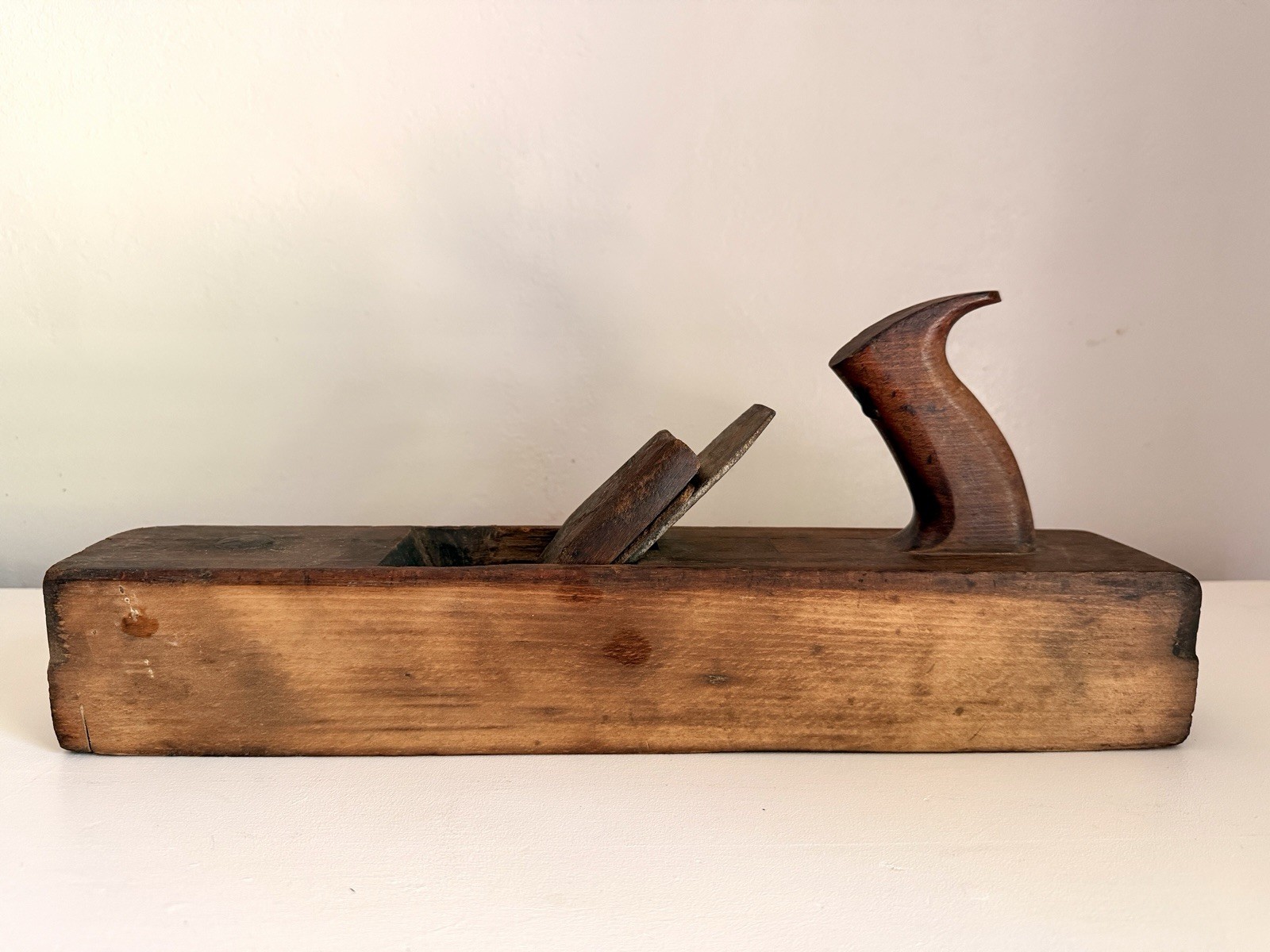 Beautiful Vintage Auburn Wooden Hand Plane w/ Rear Tote Handle,