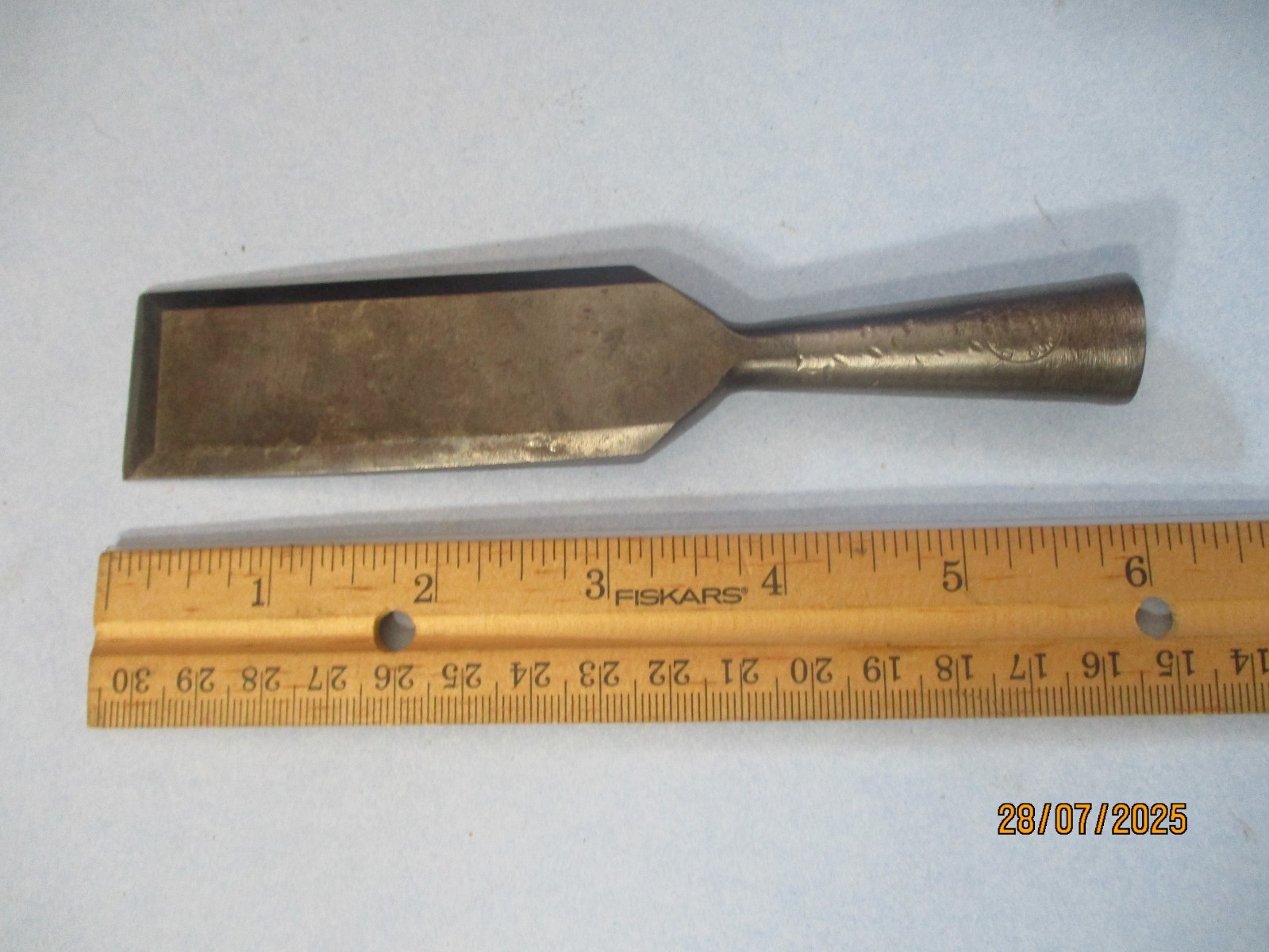 1 1/4″ P. S. & W. Co. Guaranteed Socket Chisel, Beveled Edge , no handle.