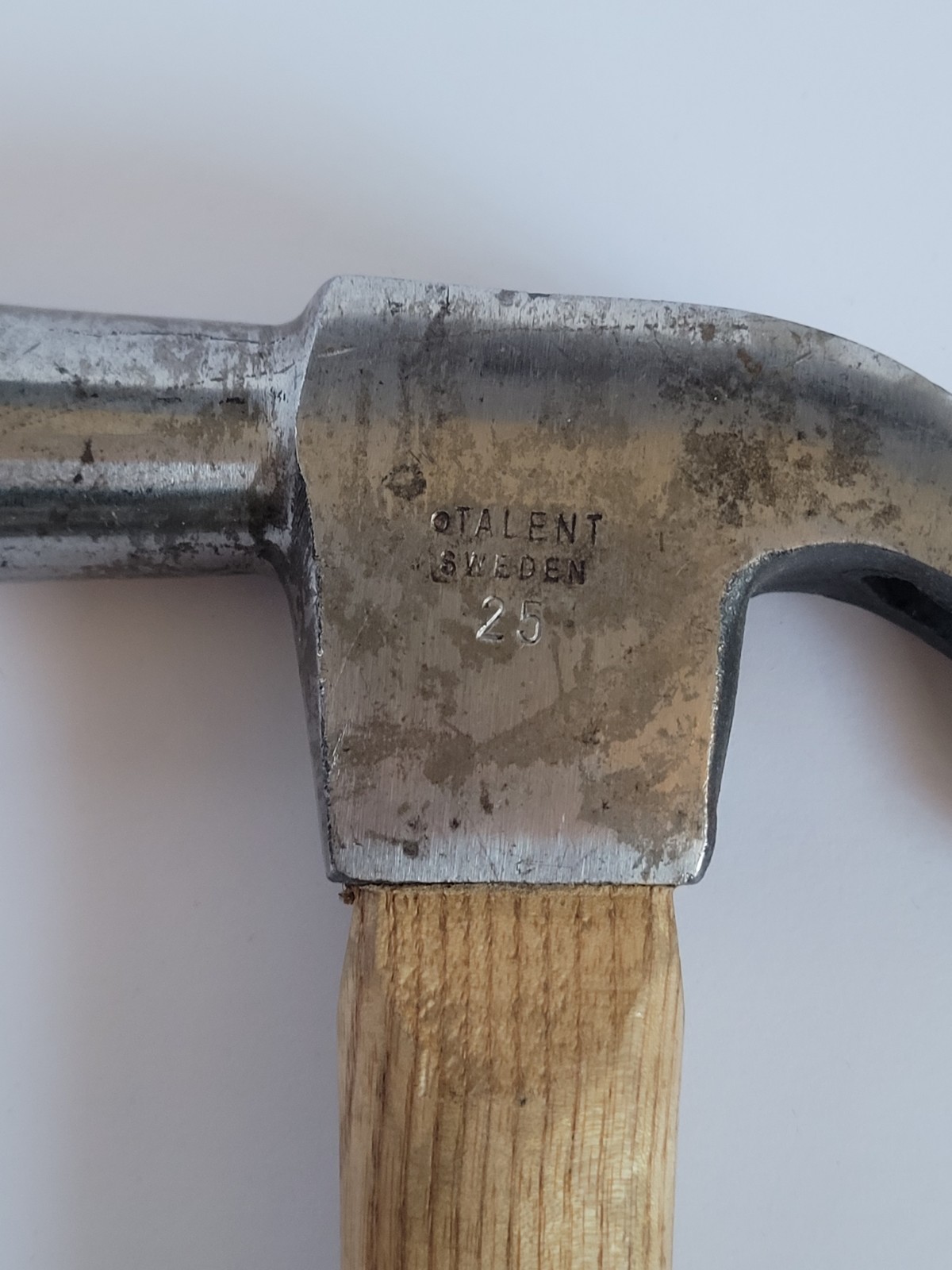 Vintage Talent Sweden 12″ Carpenter’s Framing Hammer 25oz Wooden Handle Used