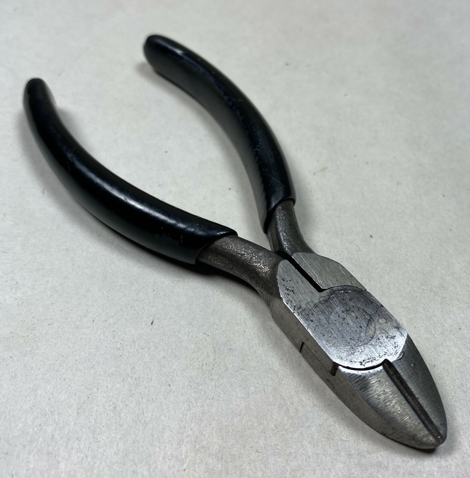 Vintage Unbranded 4″ Diagonal Side Cutters Pliers w/ Black Comfort Grips Nice