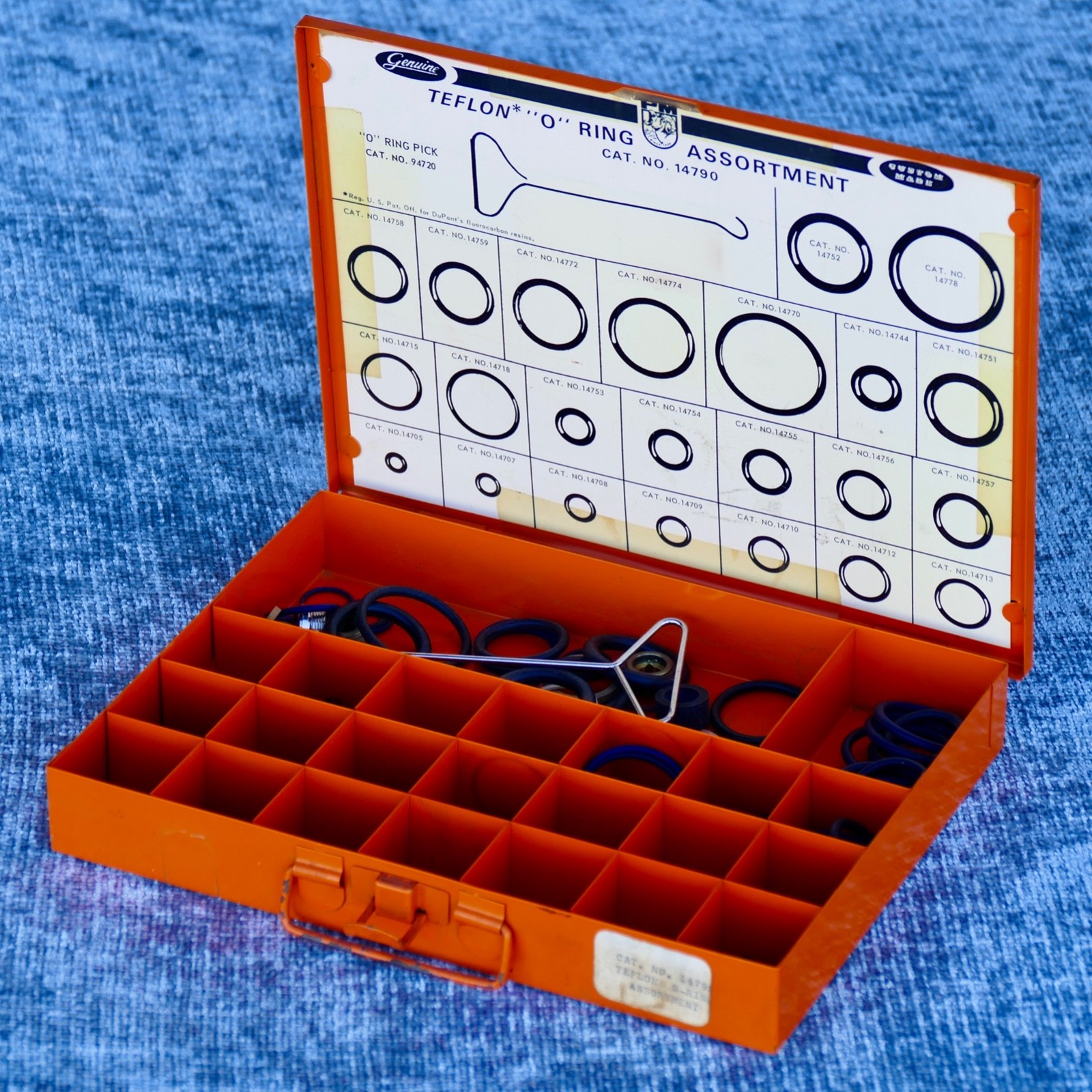 Vintage O Ring assortment metal case P&M Mfg Co teflon kit cat 14790 pick orange