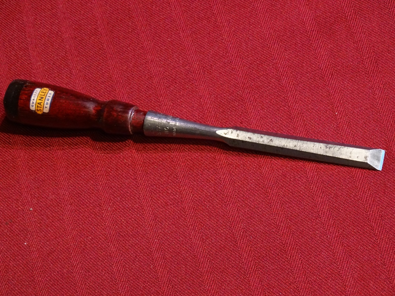 Vintage Stanley # 750 1/2″ Socket Chisel Red Hickory Handle 3-5/8″ Blade Decal