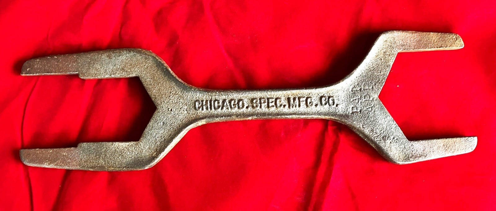VINTAGE 13 INCH 3-IN-1 SPUD WRENCH, CHICAGO SPECIALTY MFG. CO. (LOT T2)