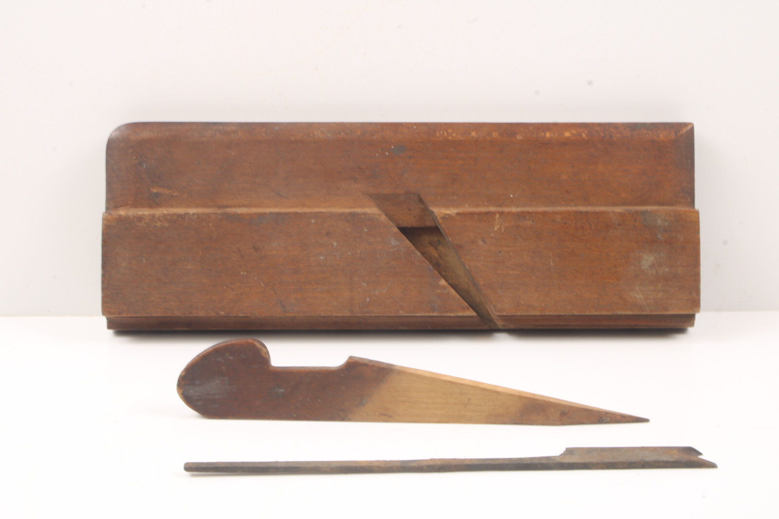 Early 19th C. “Spencer” 1/2 Side Bead Woodworking Molding Plane Inv#FB24