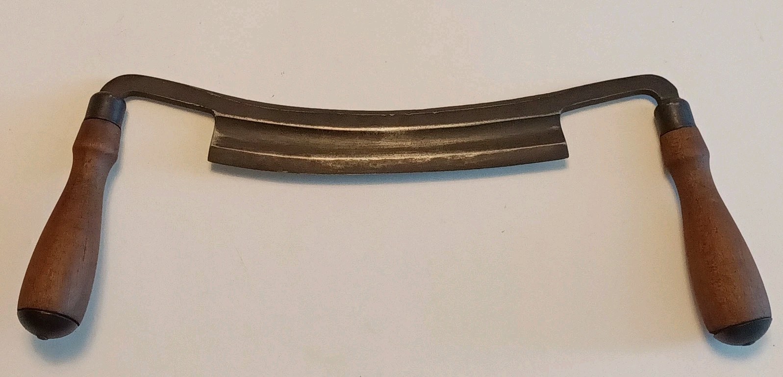Antique Drawknife Tool Curved Blade Wooden Handles 15″ Long x 6″ Tall x 7.5 Edge