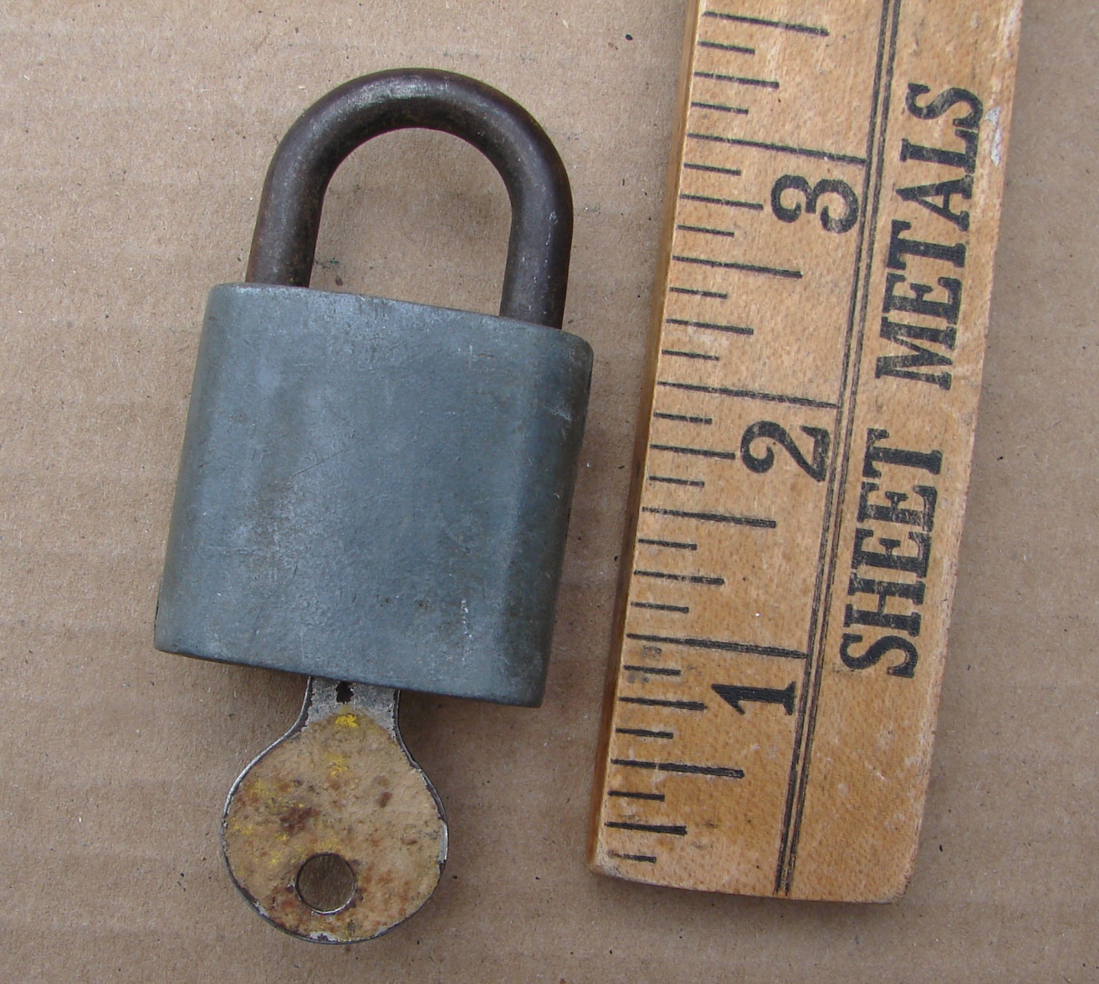Z) Vintage WORKING SET 5-Disc Cylinder Rustless Padlock & Key USA Lock