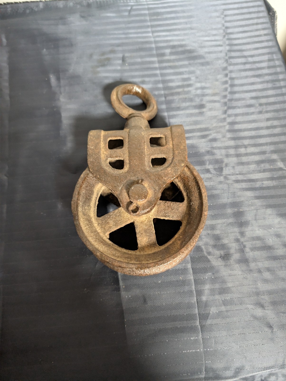 H183 Vintage Cast Iron Barn Pulley/Maritime Pulley Industrial Decor Rustic