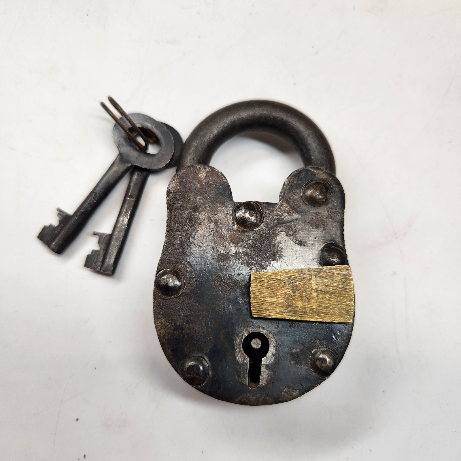 Antique Steel Padlock Lock 3.5″ X 2.13 Closed 2 Skeleton Keys 13 Ounces – Works