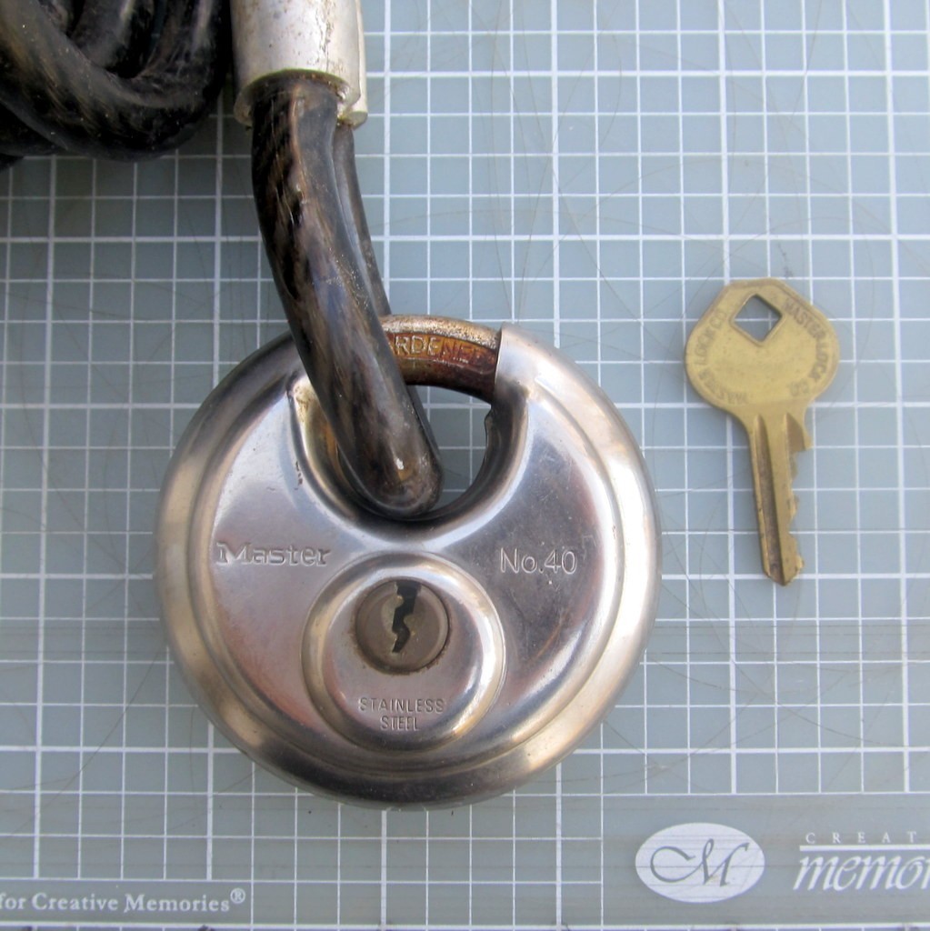Master No.40 Padlock and 6Ft. Cable Set Stainless Padlock Cable Thick, Coated