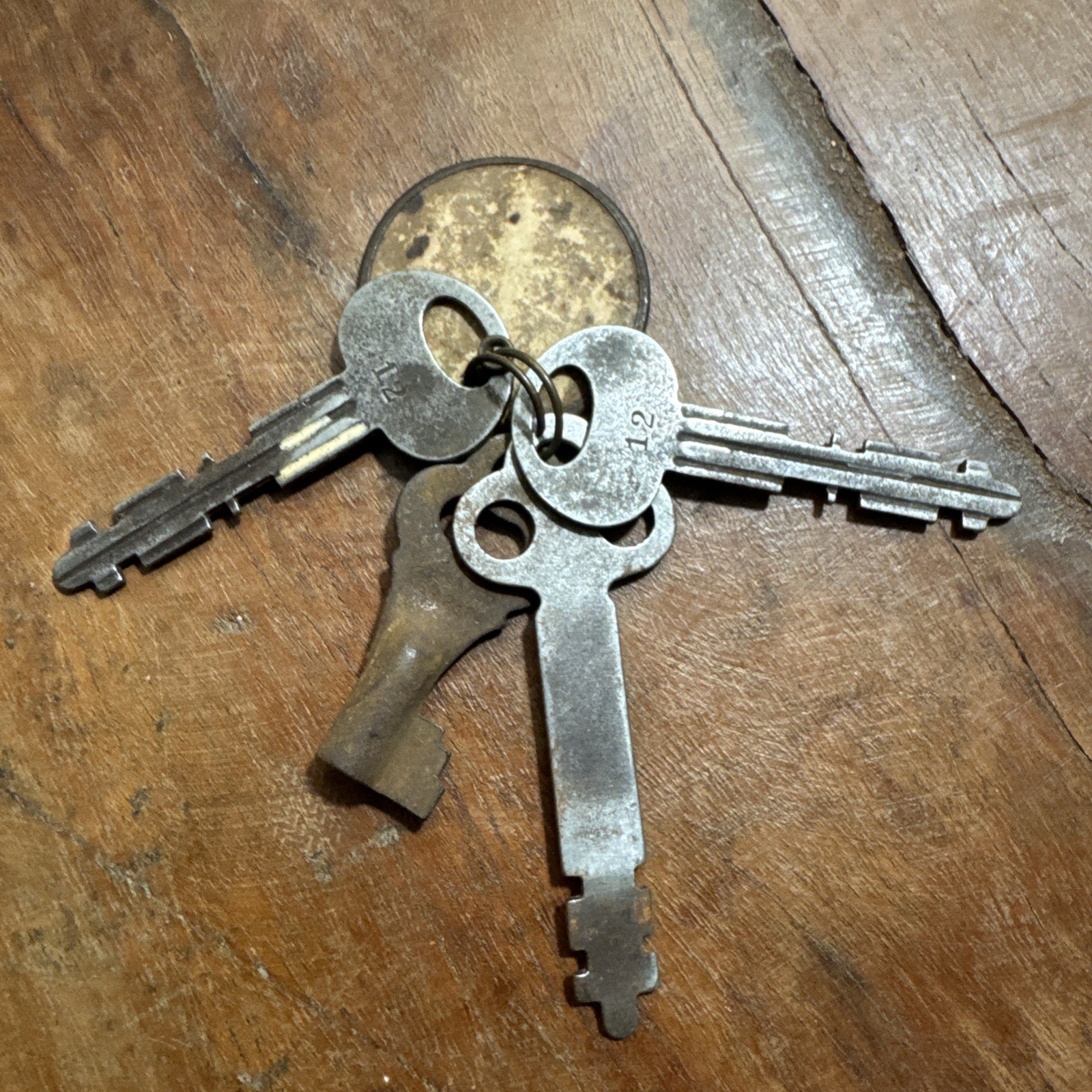 Set Of Vintage Flat Keys (K1)