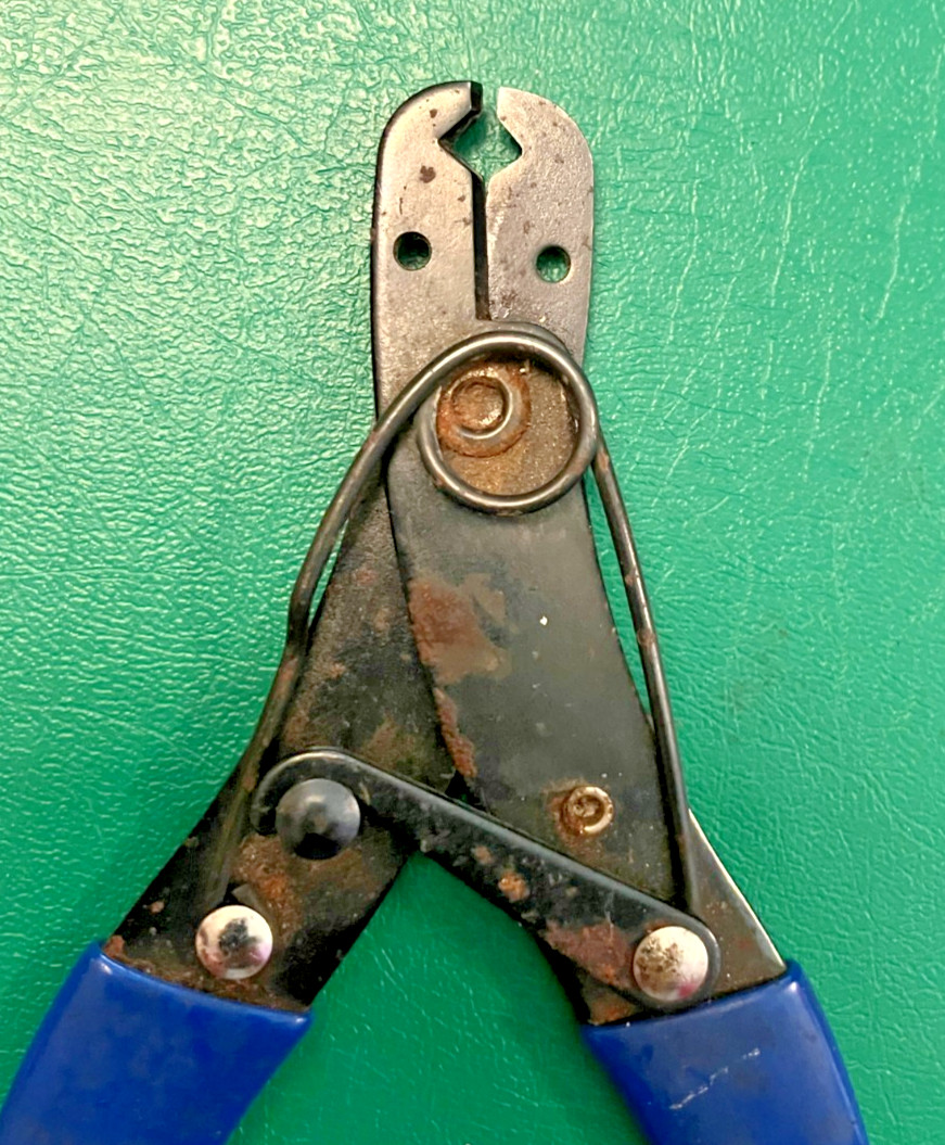 VINTAGE STEEL ELECTRICIANS ADJUSTABLE WIRE STRIPPERS 5″ (374)