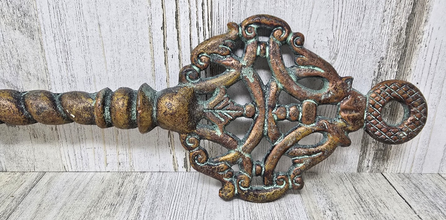 VTG Large 16-Inch Cast Iron Heavy Metal Decorative Skeleton Key Wall Decor ~EUC4