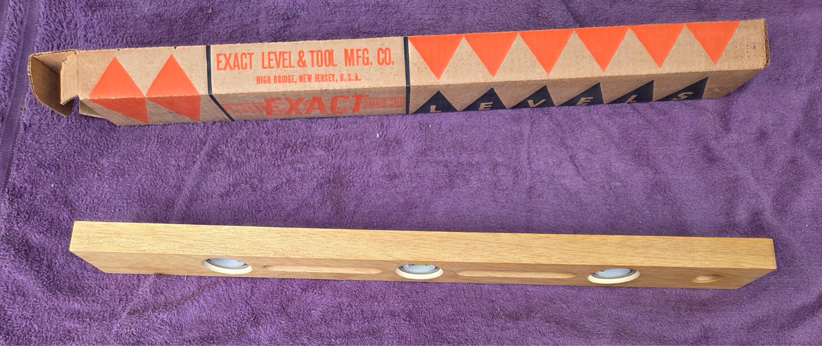 Vintage Exact Level Tool Co No E724 24″ Pine Carpenters Level W/ Original Box