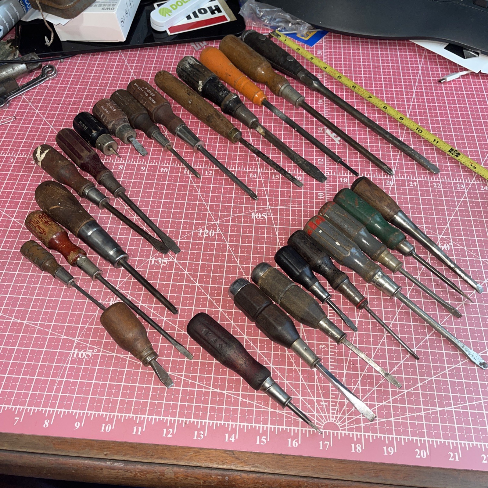 Vintage 24 Lot USA Irwin Stanley Bridgeport Wood Handle Screwdriver Wooden Plomb