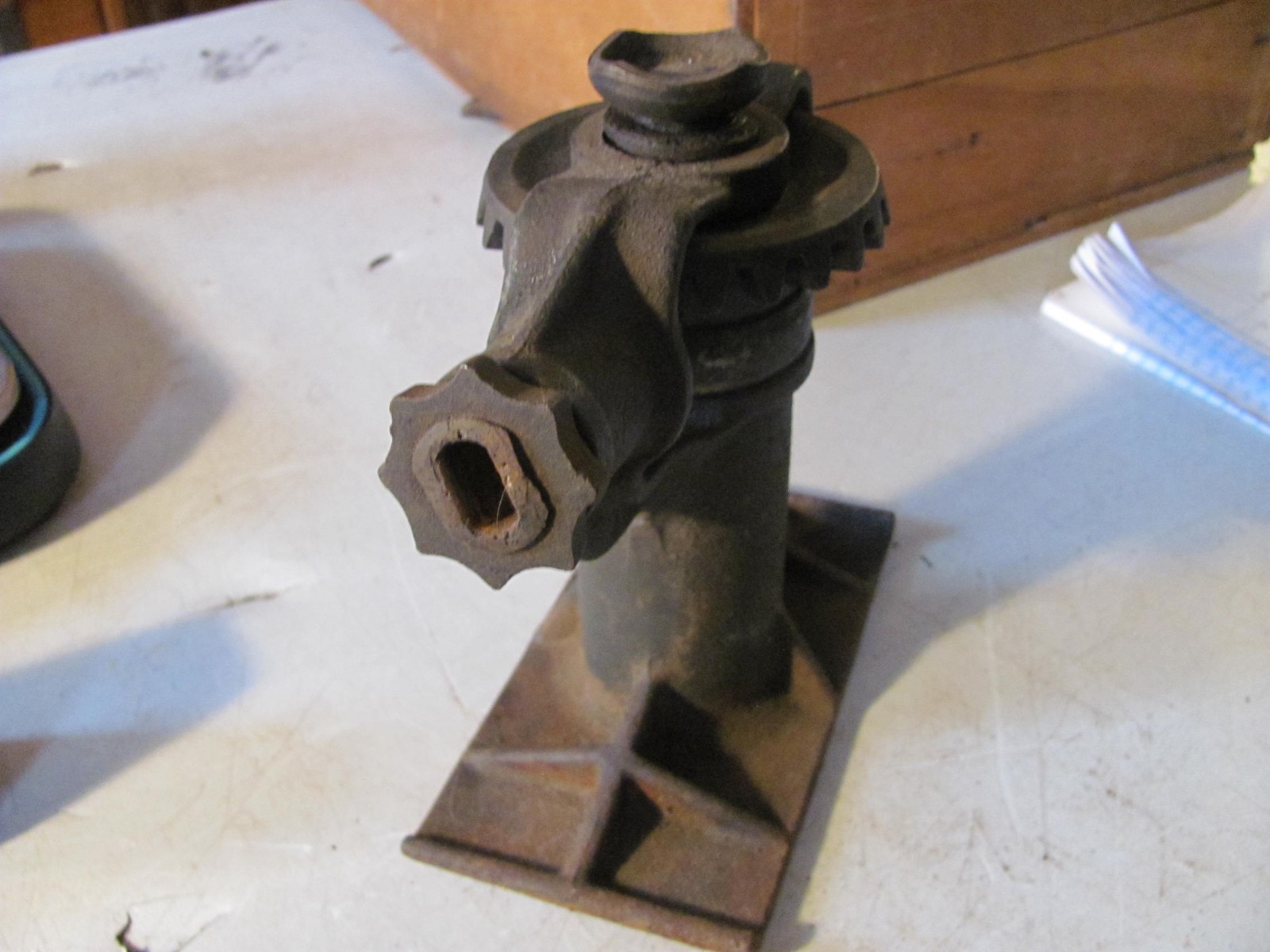 Vintage cast Iron screw jack Auto Specialties. SJ1280, # 969.