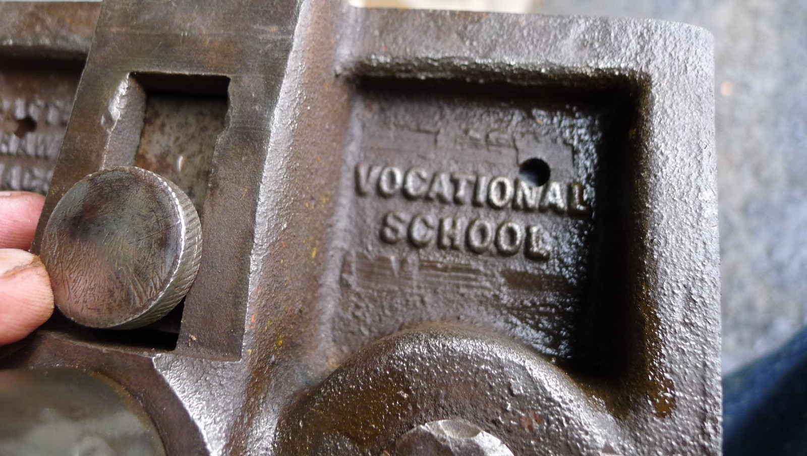 VTG PATTERN MACHINE WORK, VOCATIONAL SCHOOL CARPENTERS VISE, 7″