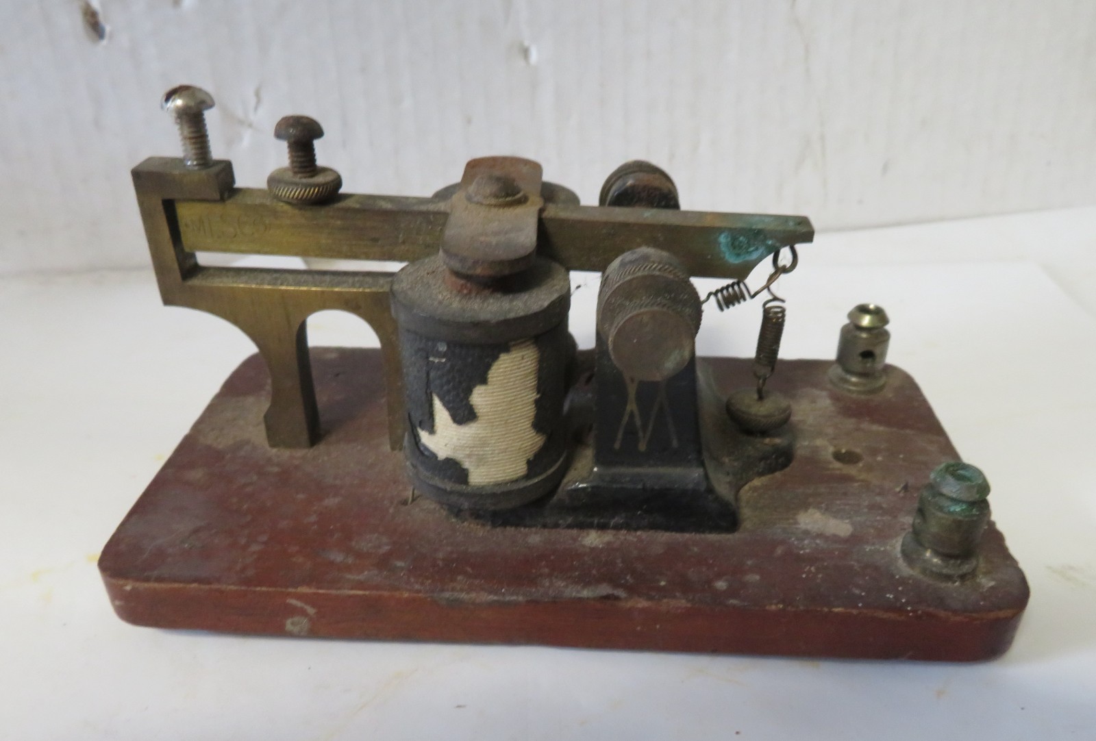 Antique on Wood Base – 5 Ohms – Morse Code