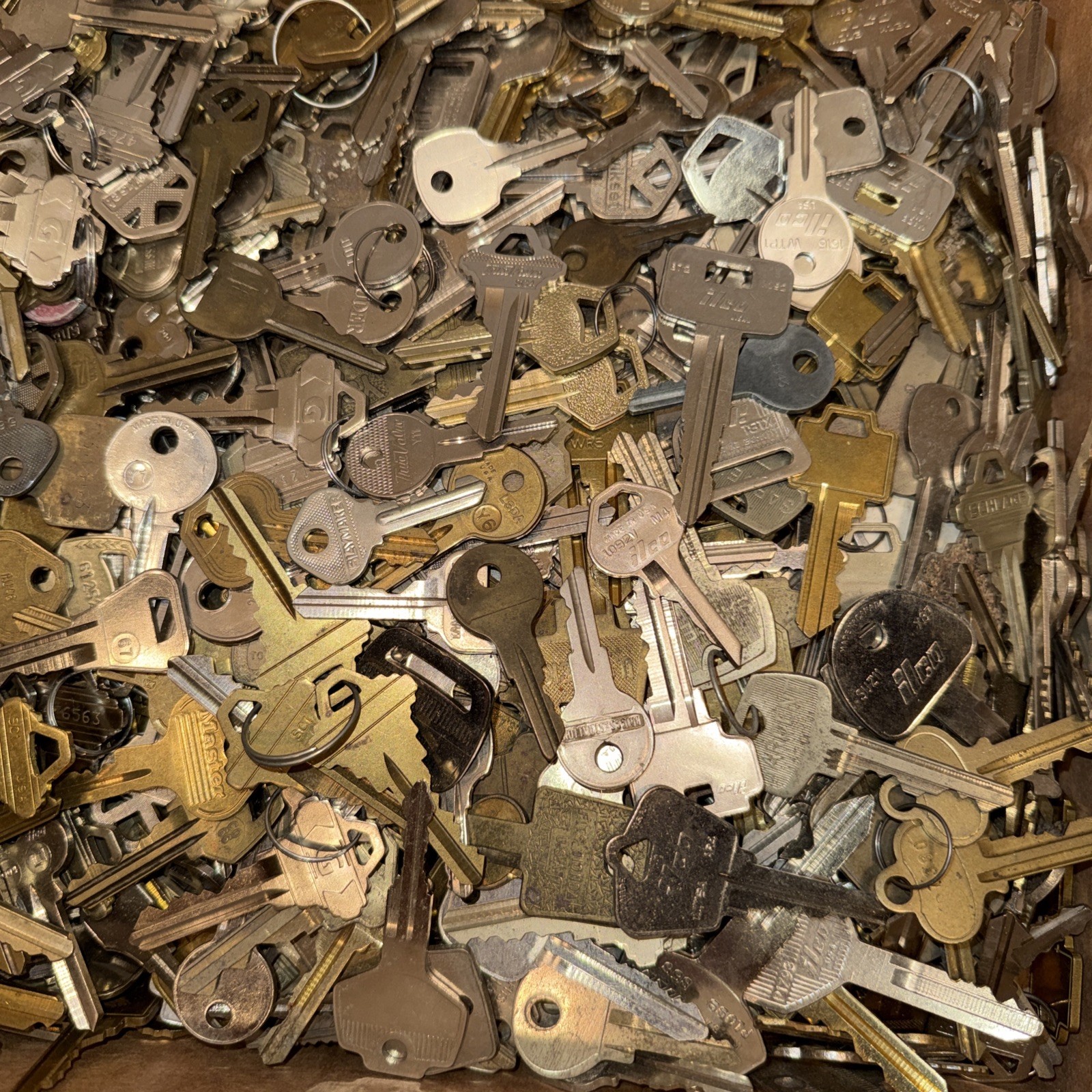 17 Pounds misc mix lot House Other keys Corbin Yale Cole Sargent Some Car Lot E