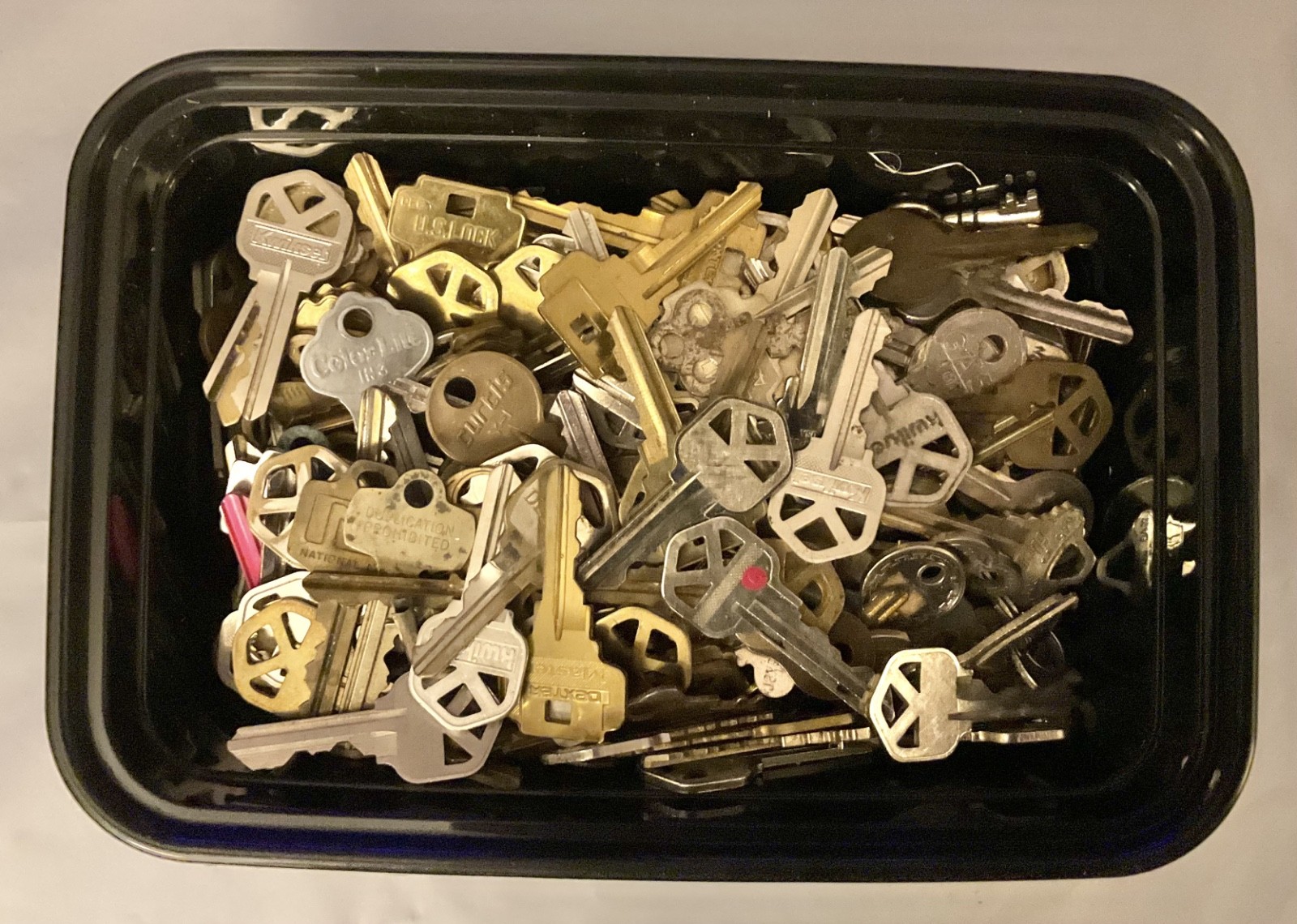 4.4 lb. Lot of Misc. Cut Keys House Business Brass Silver Upcycle Craft Art.