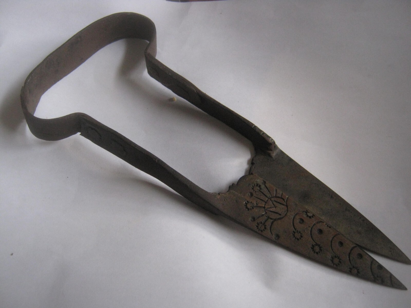 Unique Holy Grail Antique Iron 8″ Sheep Shears w/ Floral “M” Engraved Design