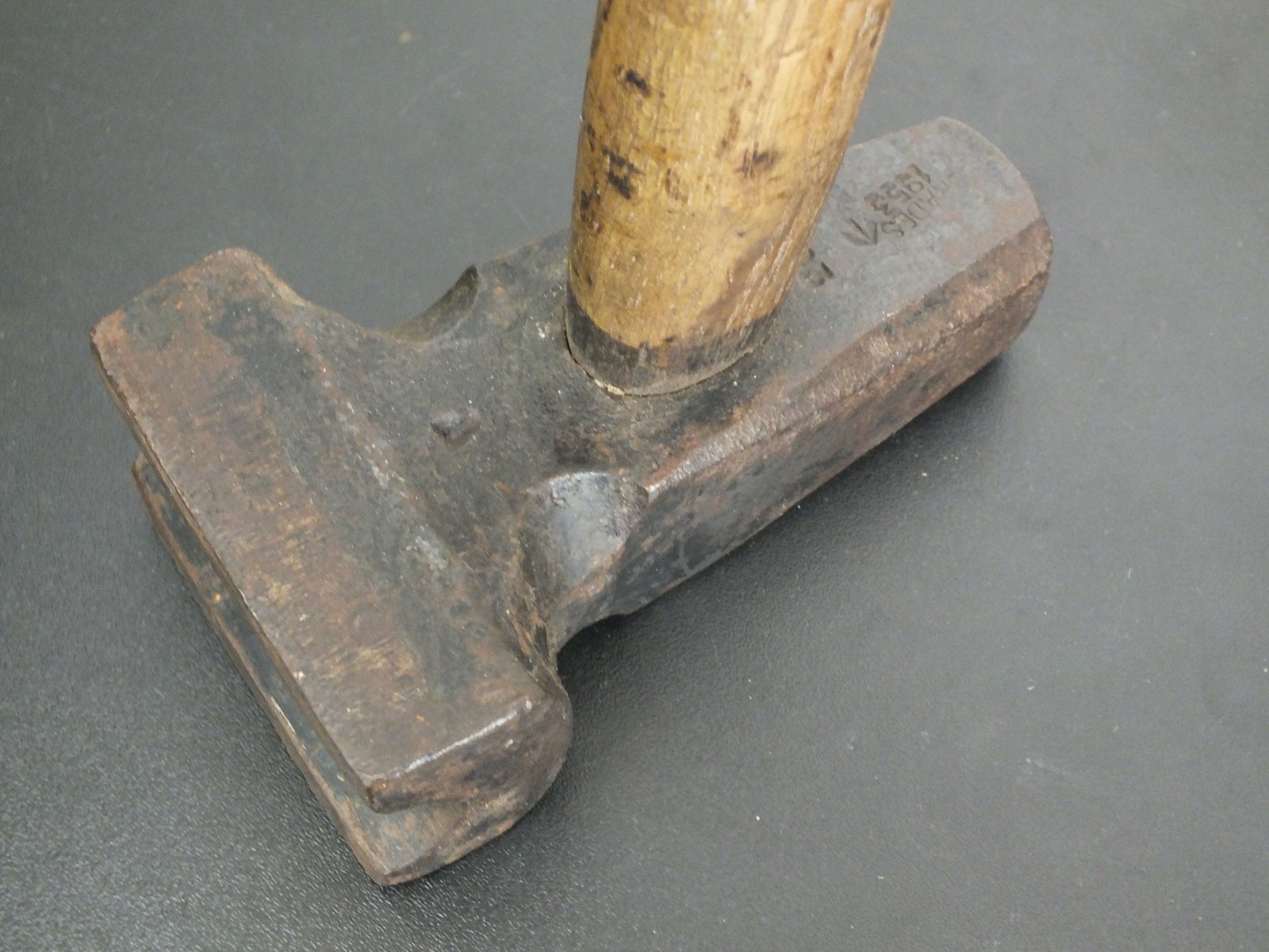 VINTAGE BLACKSMITHS HAMMER TOP SWAGE MILITARY 1953 BY BRADES
