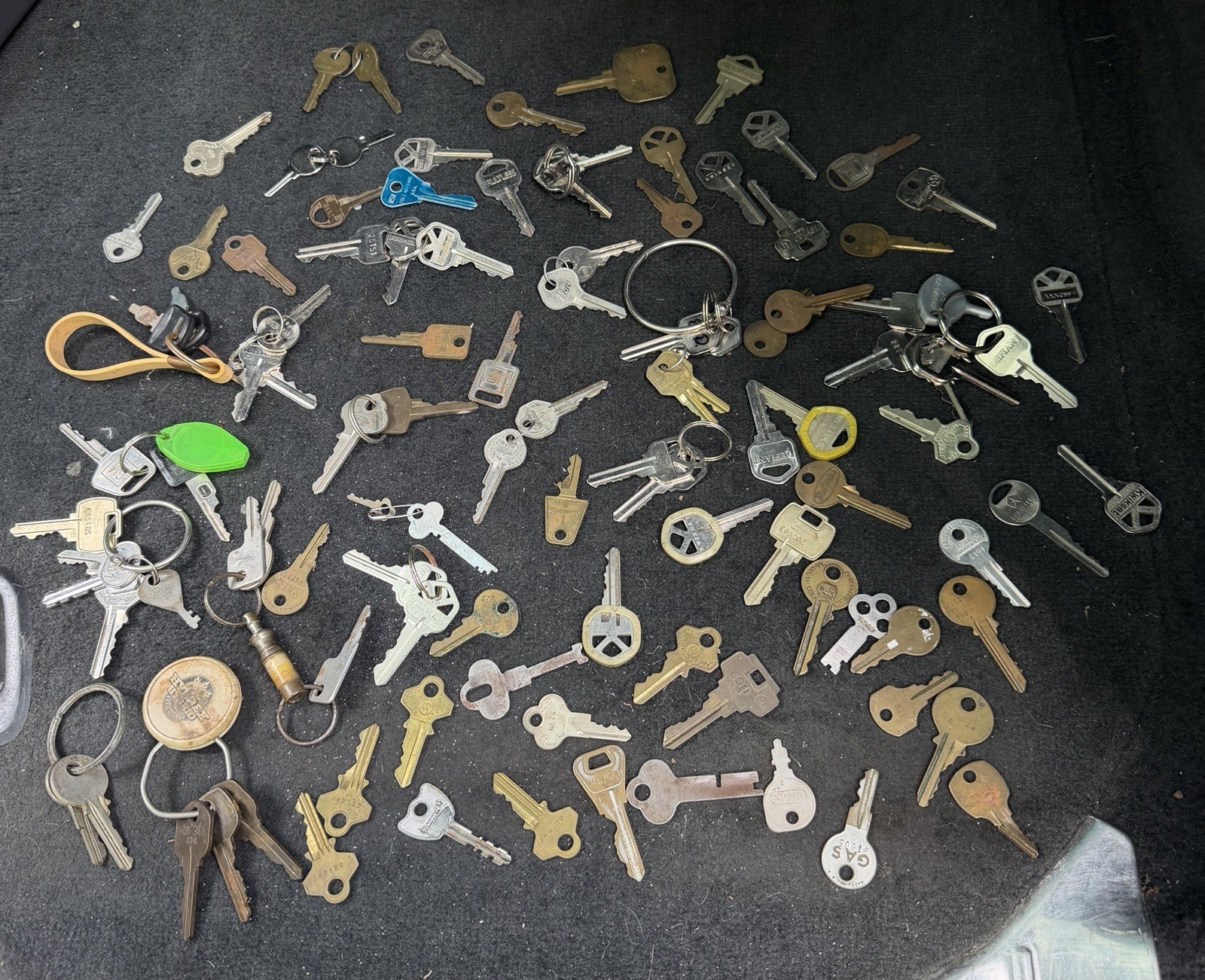 Mixed Lot of 107 Vintage Keys w/ Key Rings – Chrysler, GM, Yale, Misc.