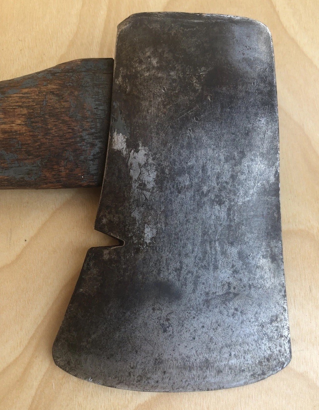 VINTAGE GENUINE PLUMB OFFICIAL BOY SCOUT’S AX WITH ORIGINAL HANDLE & NAIL PULLER