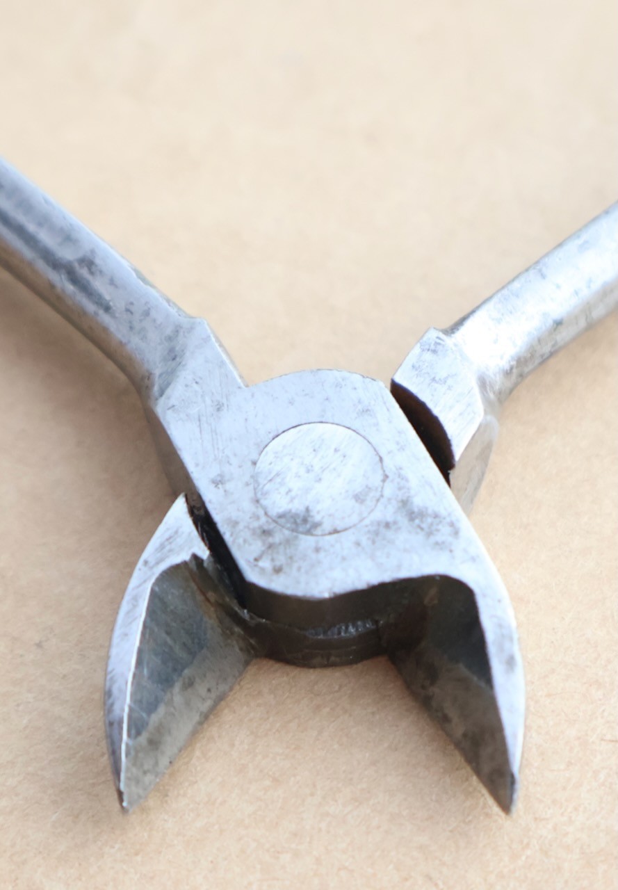 Vintage 4 1/4″ Kraeuter (USA) No. 81 Diagonal Wire Cutter – Pliers / MT Tools
