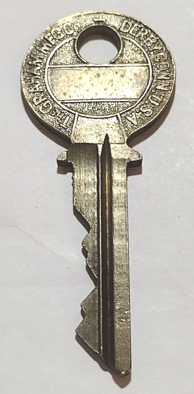 Vintage Key The Graham MFG CO Appx 2 1/4″ Derby Conn Replacement Locks