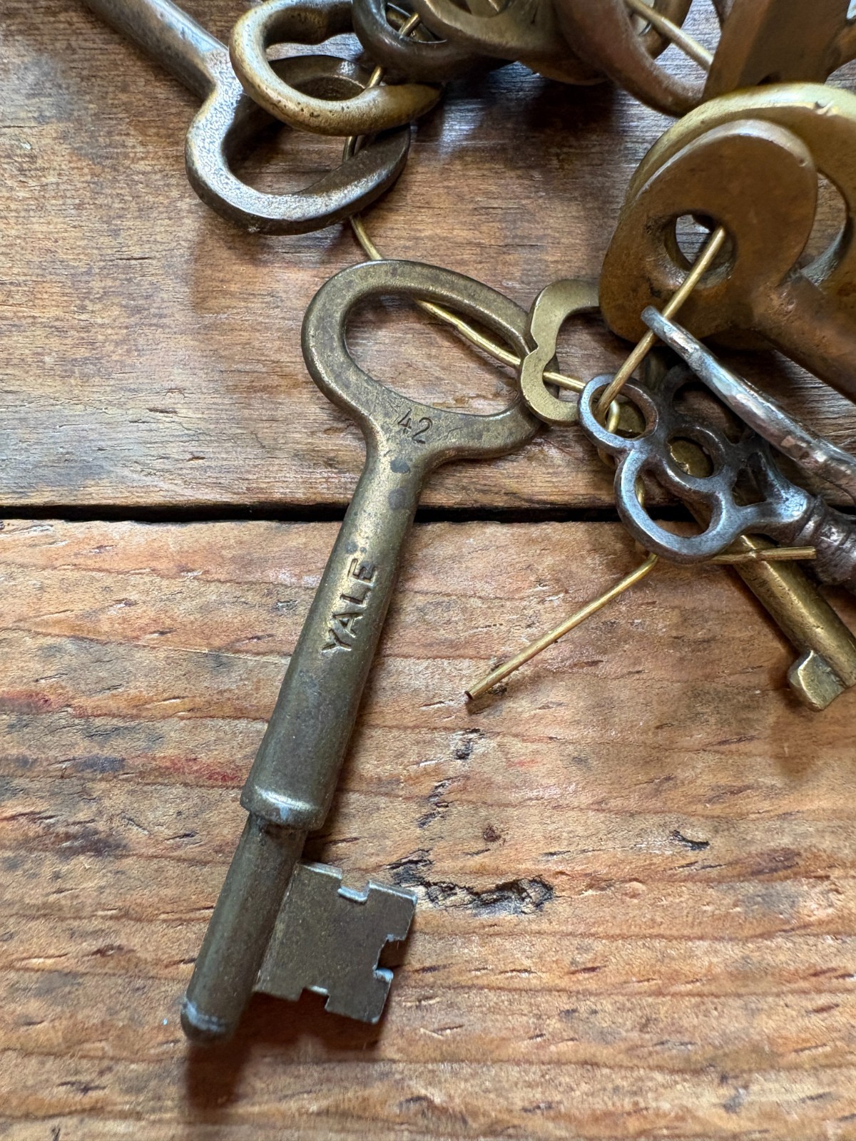 Lot 24 Vintage Skeleton Keys & Barrel Keys Assorted Antique Styles & Sizes Lock