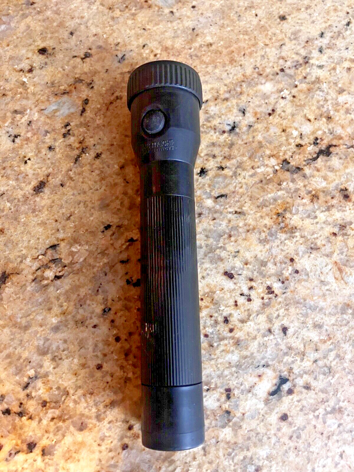 Streamlight Polystinger with new Streamlight battery. AC Streamlight charger