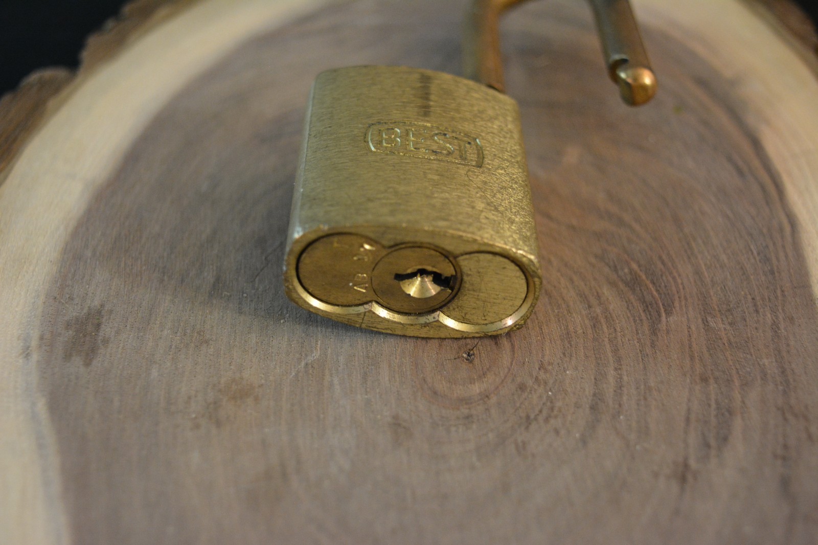 Vintage Best Brass Padlock w/Key – 2′ Long Shackle WORKS GREAT