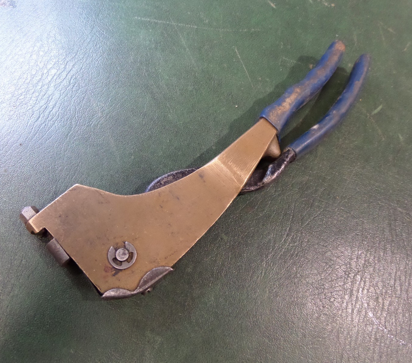 Geo Tucker Eyelet Co TT26 Rivet Gun War Dept Broad Arrow Mark 1970 Brass Bronze