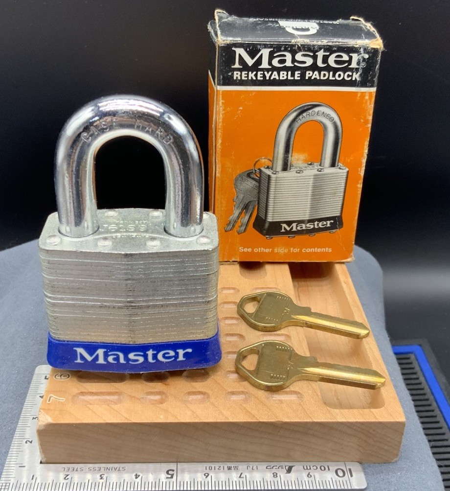 Masterlock Padlock NO. 27 Removable Core Rare Thick Shackle NOS Locksport