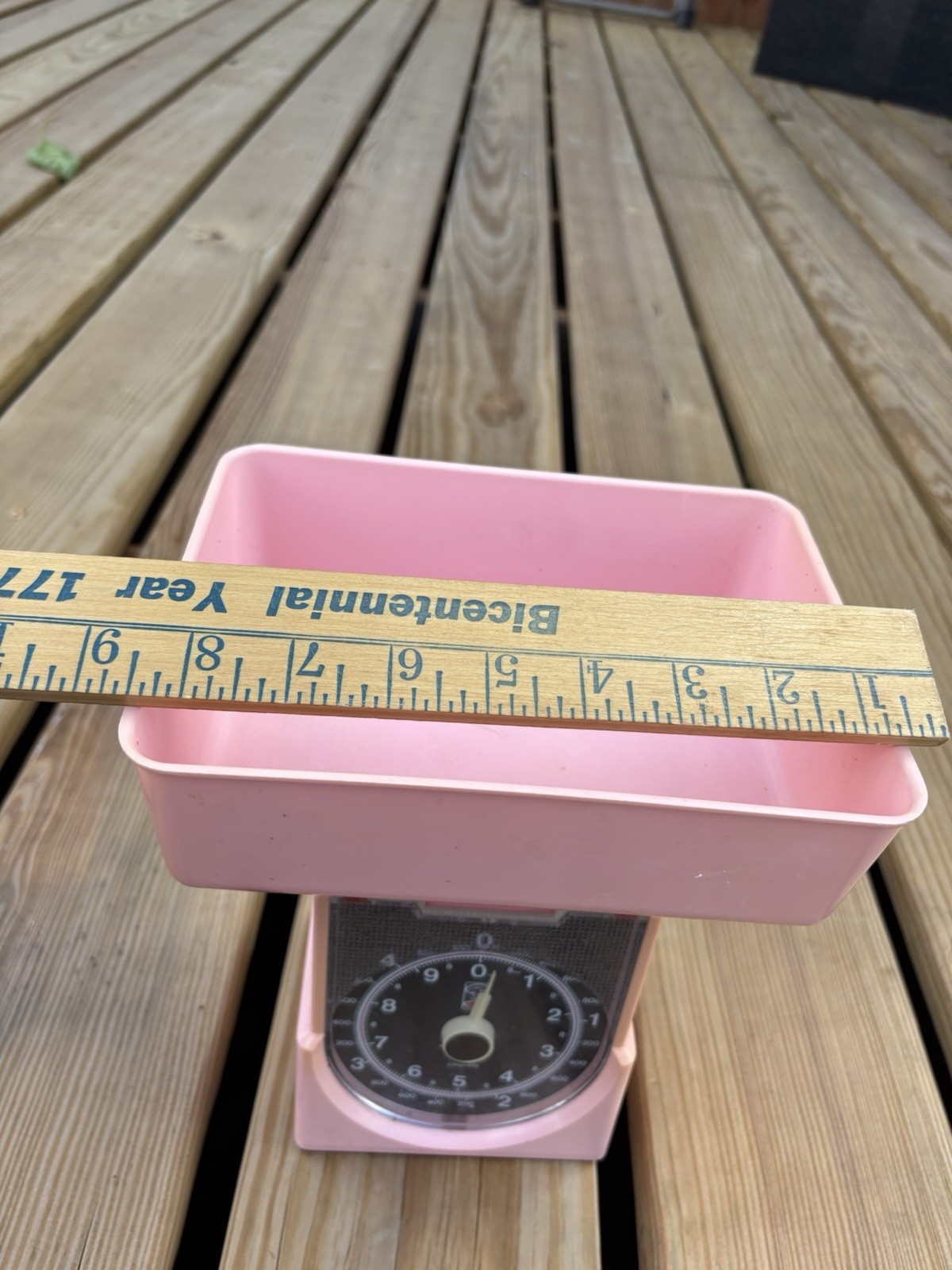 Vintage pink chef scale, 10 pound , plastic